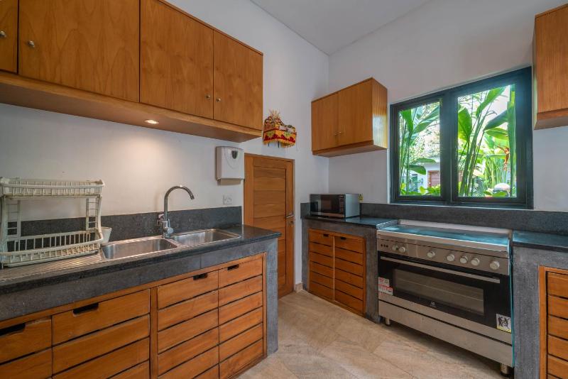 Villa Vida Mira - Elegant 4BR Beachside Villa in Canggu - image 37