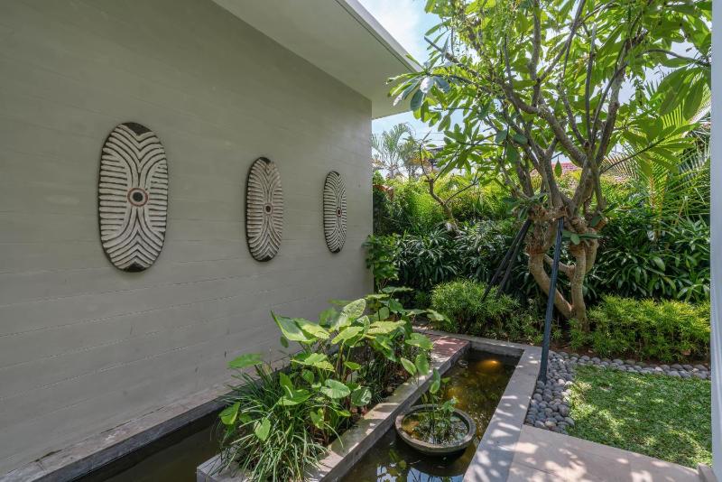 Villa Vida Mira - Elegant 4BR Beachside Villa in Canggu - image 45