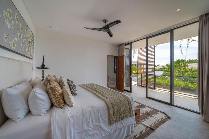 Villa Vida Mira - Elegant 4BR Beachside Villa in Canggu - image 31