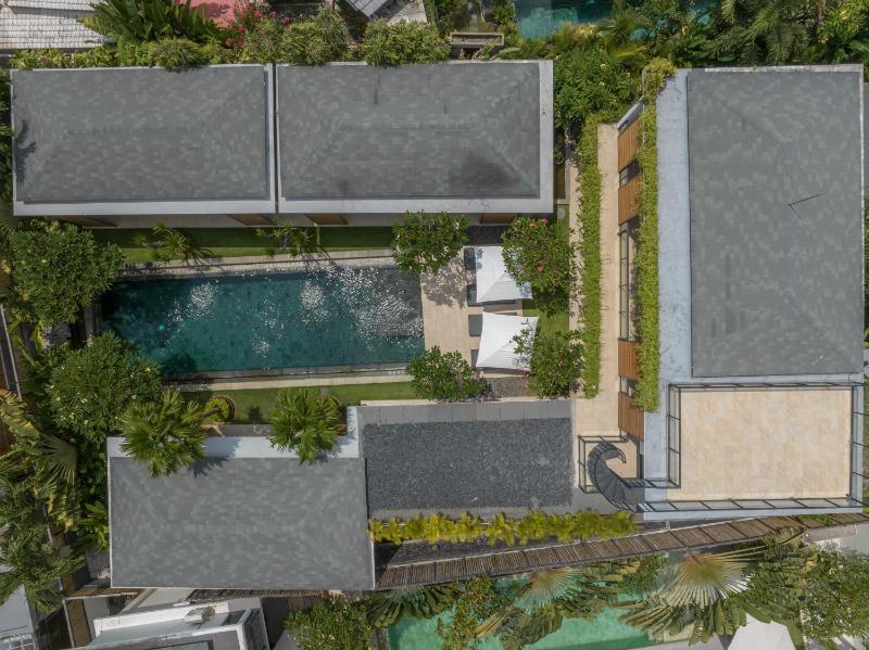 Villa Vida Mira - Elegant 4BR Beachside Villa in Canggu - image 12