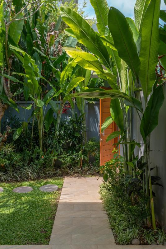 Villa Vida Mira - Elegant 4BR Beachside Villa in Canggu - image 17