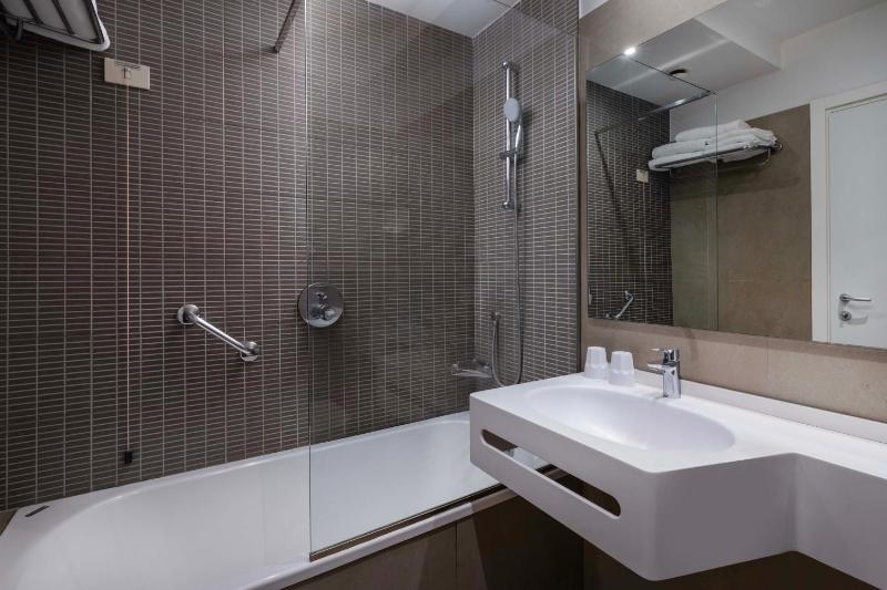 Standard Room image 3
