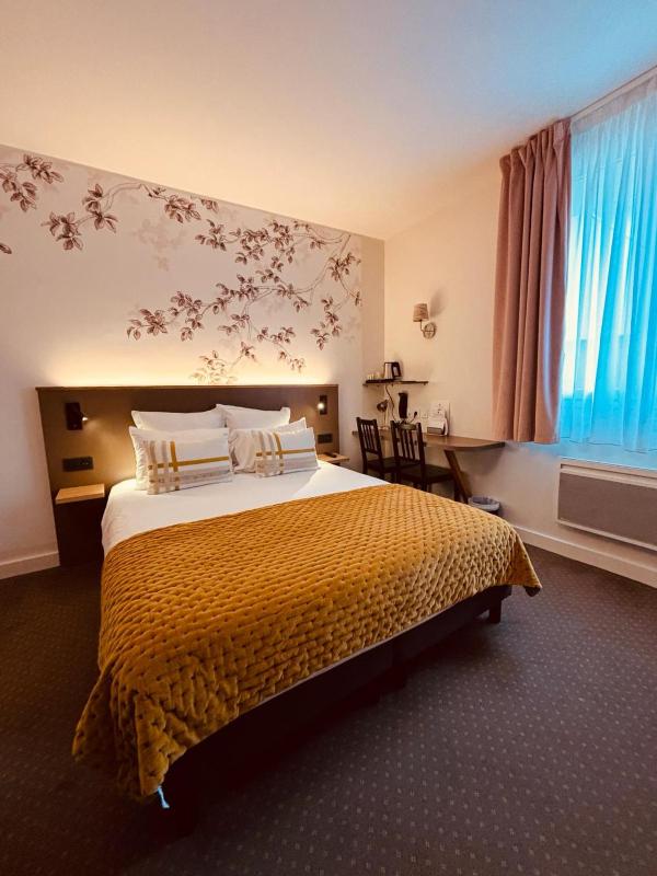 Standard Double Room with Shower image 3
