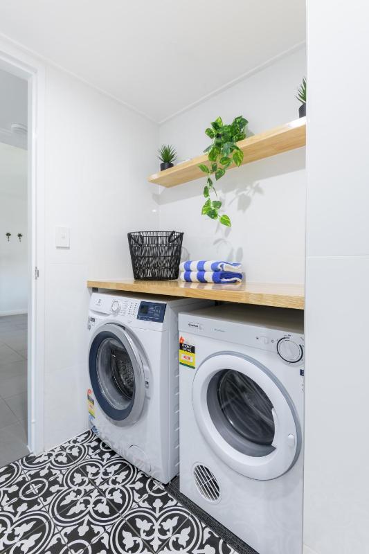 Unit 4 @ Tropical Reef Apartments - image 6