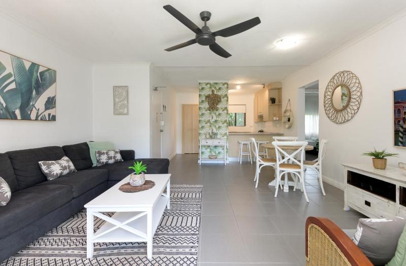 Unit 4 @ Tropical Reef Apartments - image 22