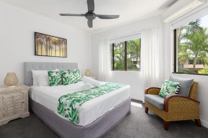 Unit 4 @ Tropical Reef Apartments - image 11