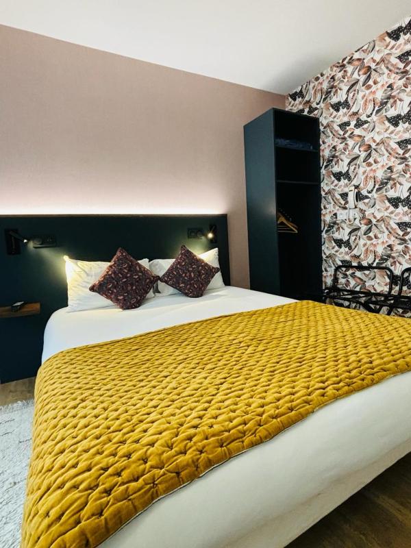 Standard Double Room with Shower image 4