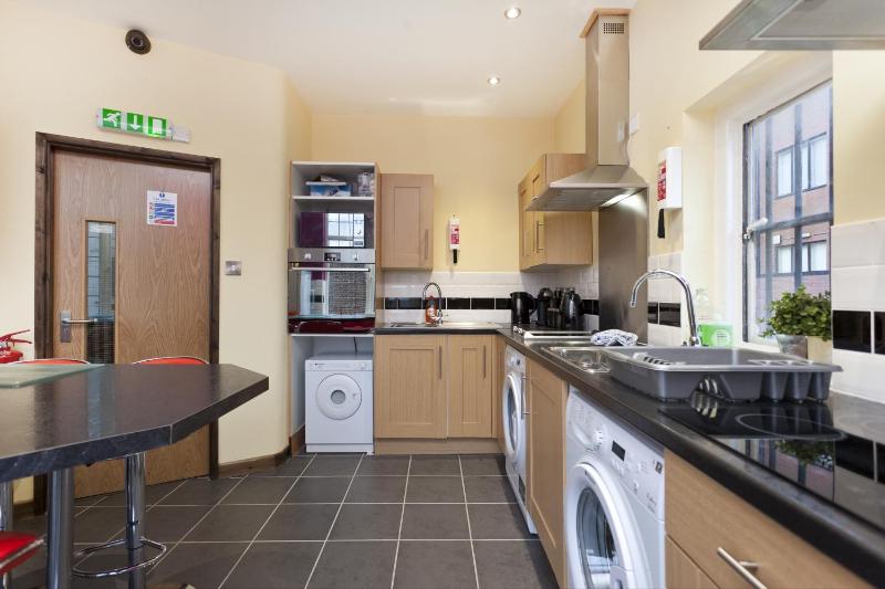 City Centre Apartment - Your own 7 Bedrooms Apartment at THE FORESTERS INN - Huntingdon Street - opposite Victoria Centre Shopping Centre - Full Kitchen - Pub is Not Open - Parking Cars and High Top Vans at five pounds a Day - Sunday 1pm Check-Out - image 24