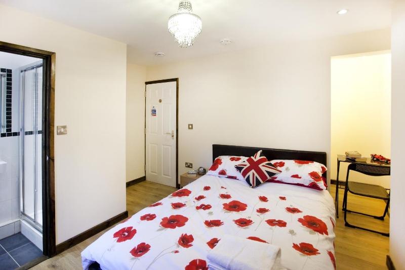 City Centre Apartment - Your own 7 Bedrooms Apartment at THE FORESTERS INN - Huntingdon Street - opposite Victoria Centre Shopping Centre - Full Kitchen - Pub is Not Open - Parking Cars and High Top Vans at five pounds a Day - Sunday 1pm Check-Out - image 27