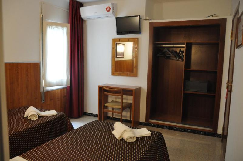 Budget Double or Twin Room image 4