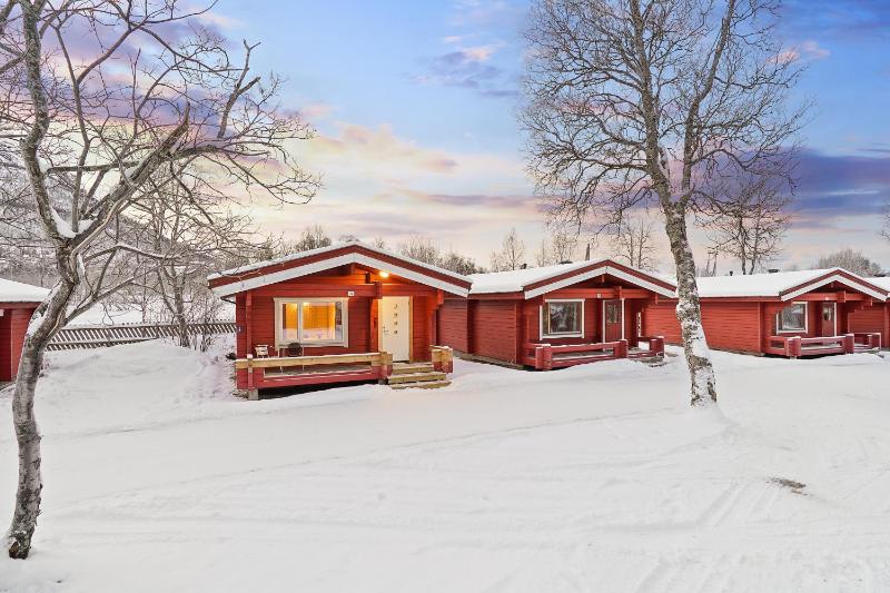 Traditional Cabin- Garden view image 2