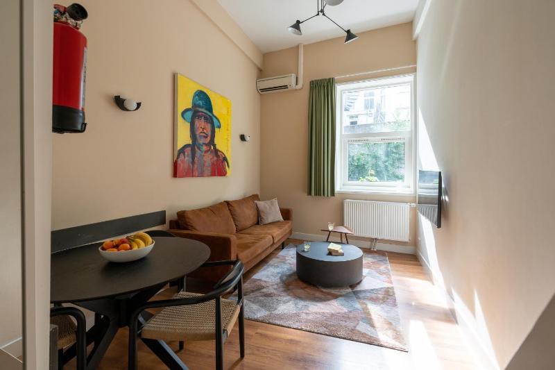 Medium Studio with Kitchen - Duplex image 1