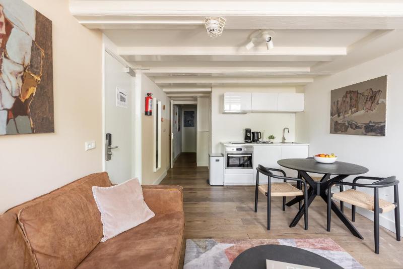 1 Bedroom Apartment image 1