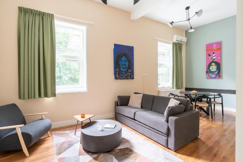 Large Studio with Kitchenette and Sofa Bed - Duplex image 1