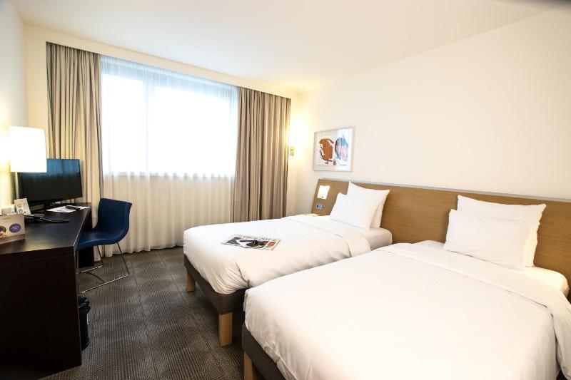 Twin Room image 1