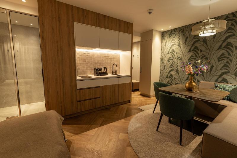 Apartment with Shower image 2