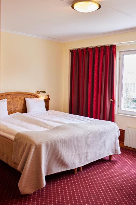 Standard Twin Room image 1