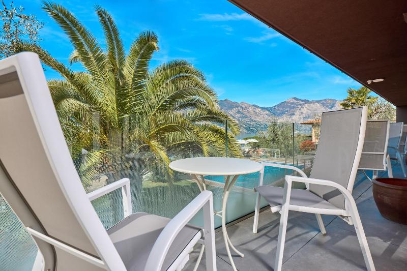 Double or Twin Room with Lake View image 3