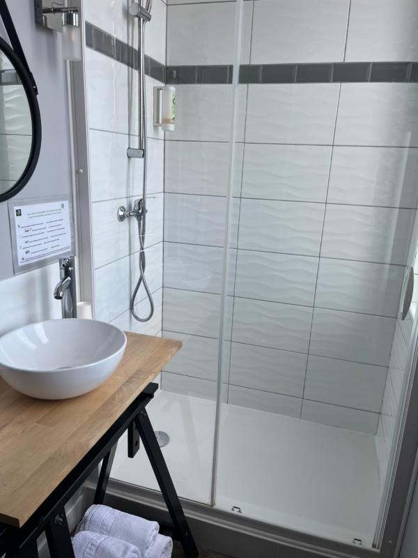 Standard Triple Room image 2