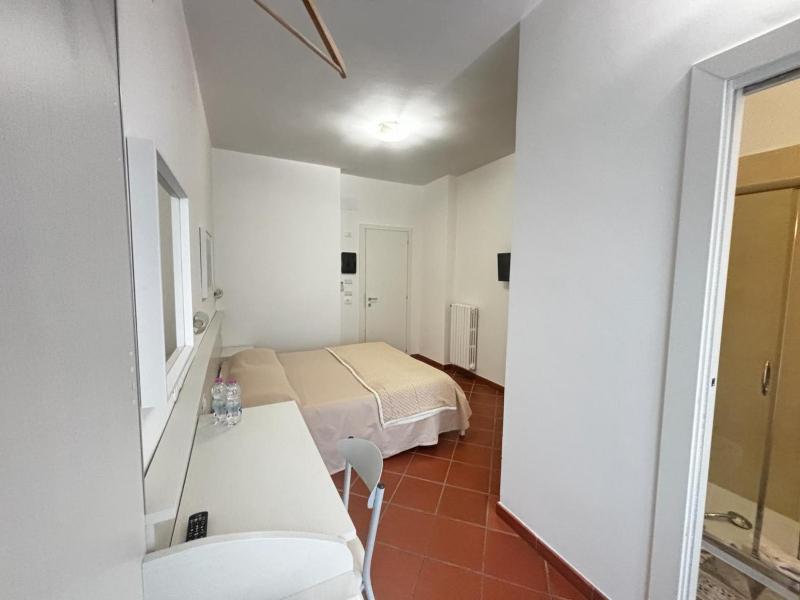 Queen Room with Balcony image 3