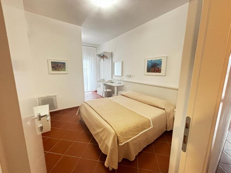 Queen Room with Balcony image 4