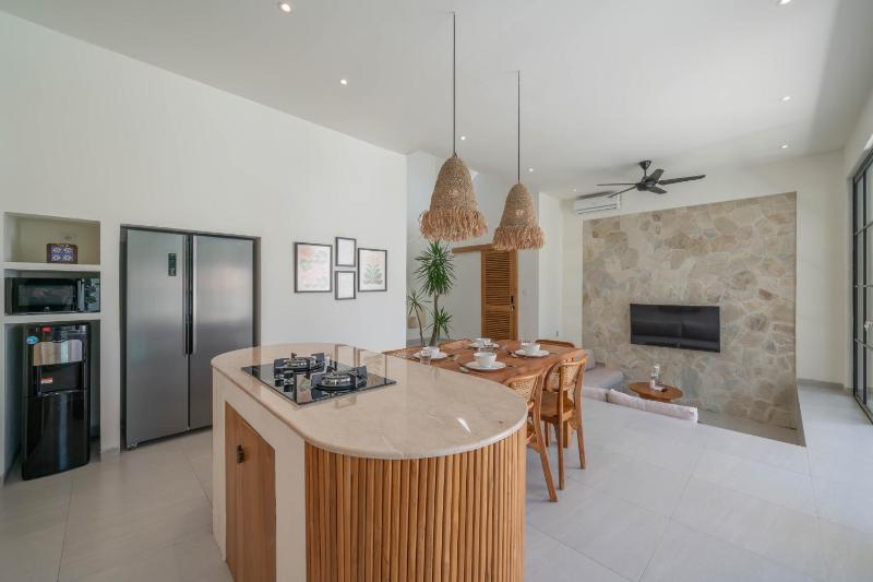 Villa Yuri - Stylish and Tropical Oasis 2BR Villa in Canggu - image 23