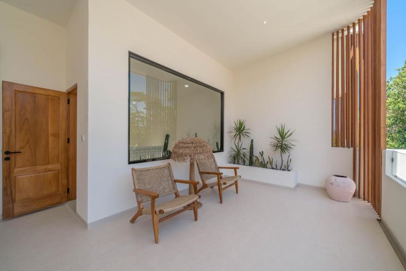 Villa Yuri - Stylish and Tropical Oasis 2BR Villa in Canggu - image 9
