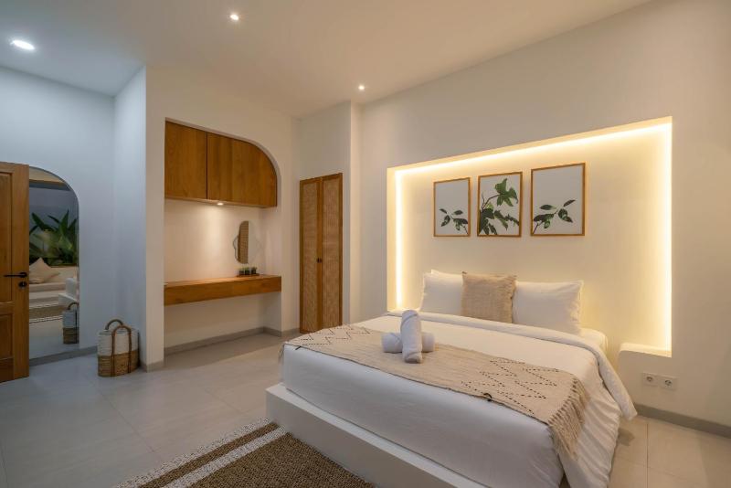 Villa Yuri - Stylish and Tropical Oasis 2BR Villa in Canggu - image 24