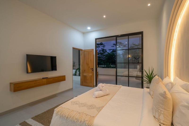 Villa Yuri - Stylish and Tropical Oasis 2BR Villa in Canggu - image 25