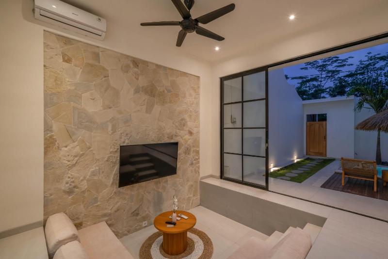 Villa Yuri - Stylish and Tropical Oasis 2BR Villa in Canggu - image 32