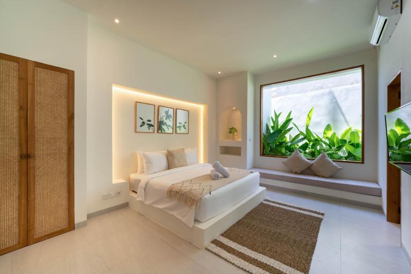 Villa Yuri - Stylish and Tropical Oasis 2BR Villa in Canggu - image 18