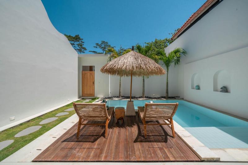 Villa Yuri - Stylish and Tropical Oasis 2BR Villa in Canggu - image 50