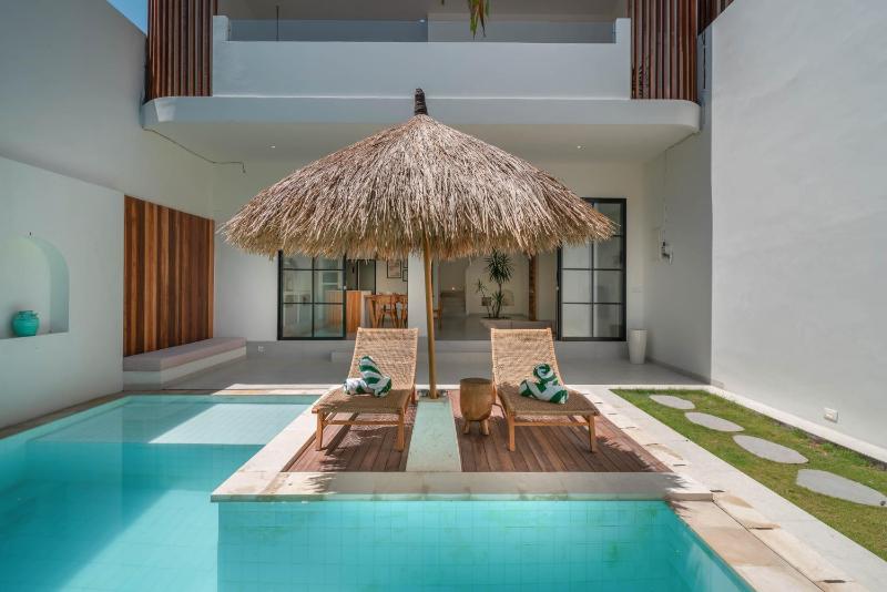 Villa Yuri - Stylish and Tropical Oasis 2BR Villa in Canggu - image 29