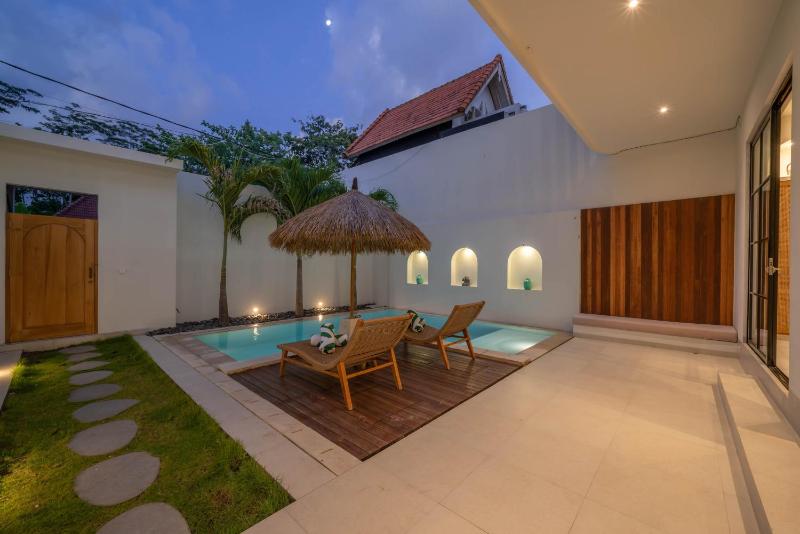 Villa Yuri - Stylish and Tropical Oasis 2BR Villa in Canggu - image 4