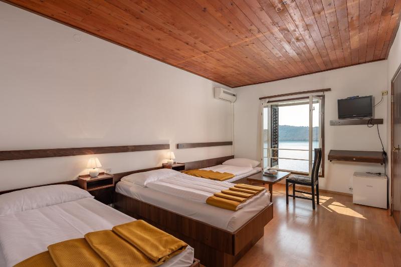 Standard Double or Twin Room with extra bed image 1