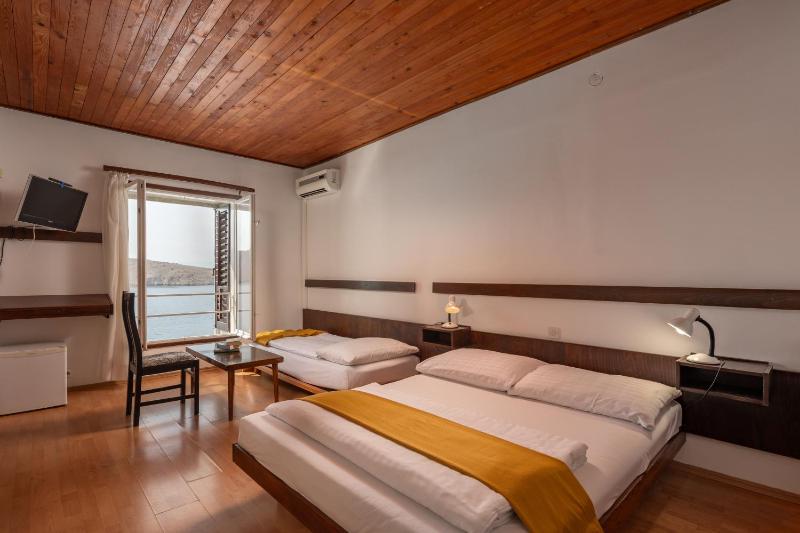 Standard Double or Twin Room with extra bed image 4