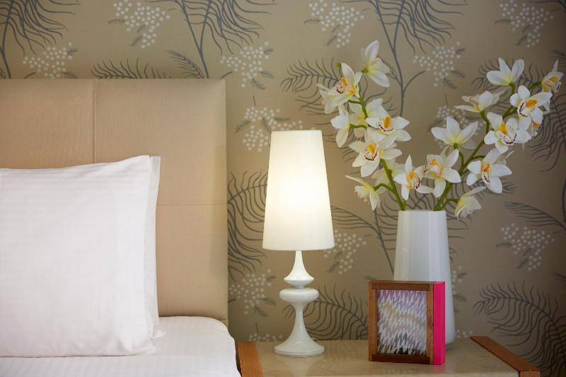 Double Room with Garden View image 4