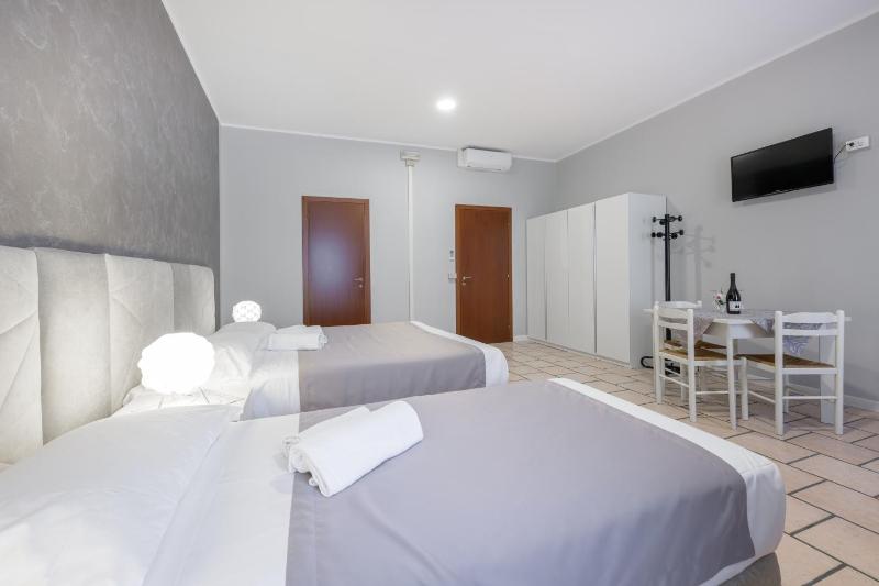 Triple Room image 3