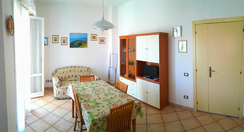 trilocale 100 mt mare con terrazza abitabile - image 3
