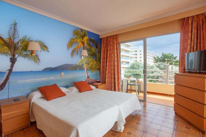 Single Room with Balcony image 1