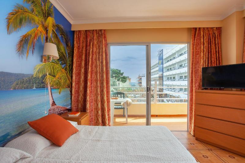 Single Room with Balcony image 2