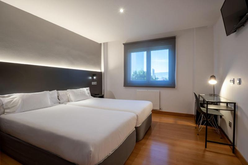 Double Room image 3