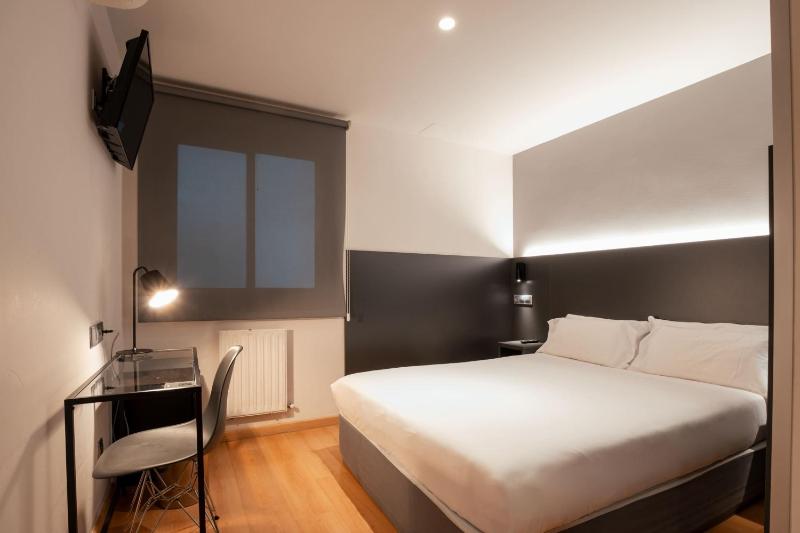 Double Room image 4