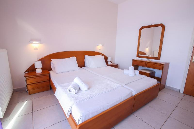 One-Bedroom Apartment image 3