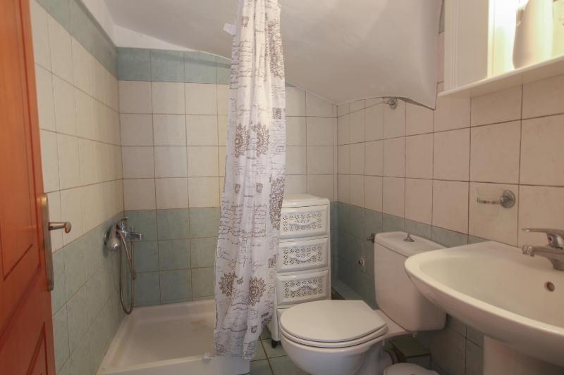 One-Bedroom Apartment image 2