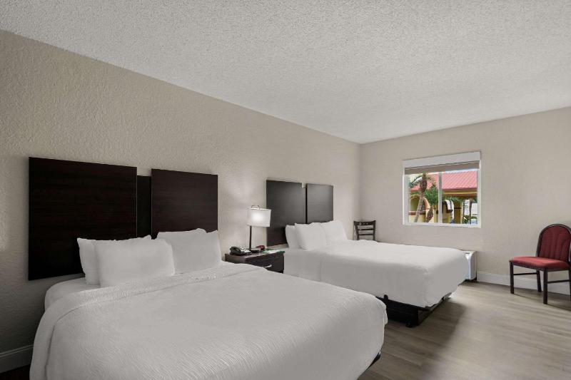 Quality Inn Sarasota I-75 - image 31