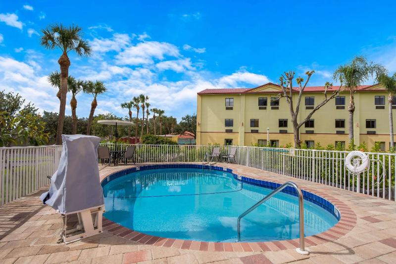 Quality Inn Sarasota I-75 - image 30