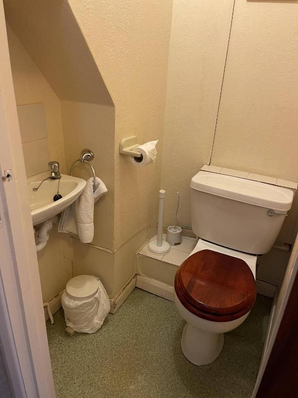 Single Room with Private Bathroom image 2