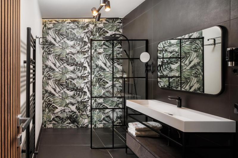 Superior Suite image 2