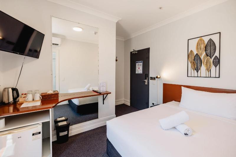 Double Room with Shared Bathroom image 1